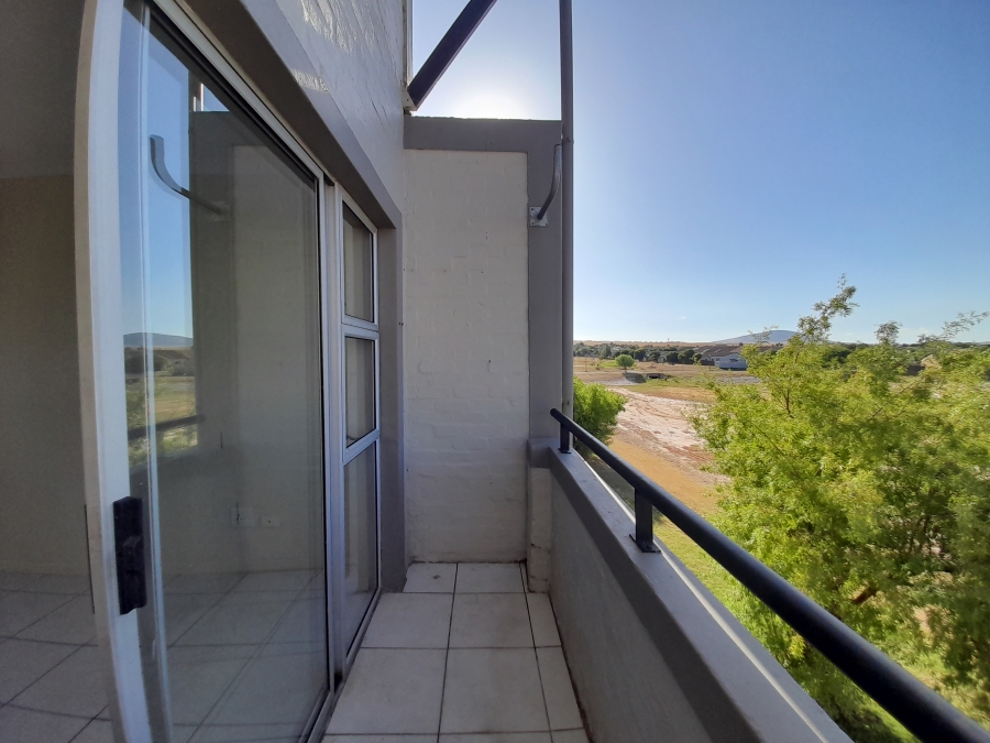 8 Bedroom Property for Sale in Uitzicht Western Cape